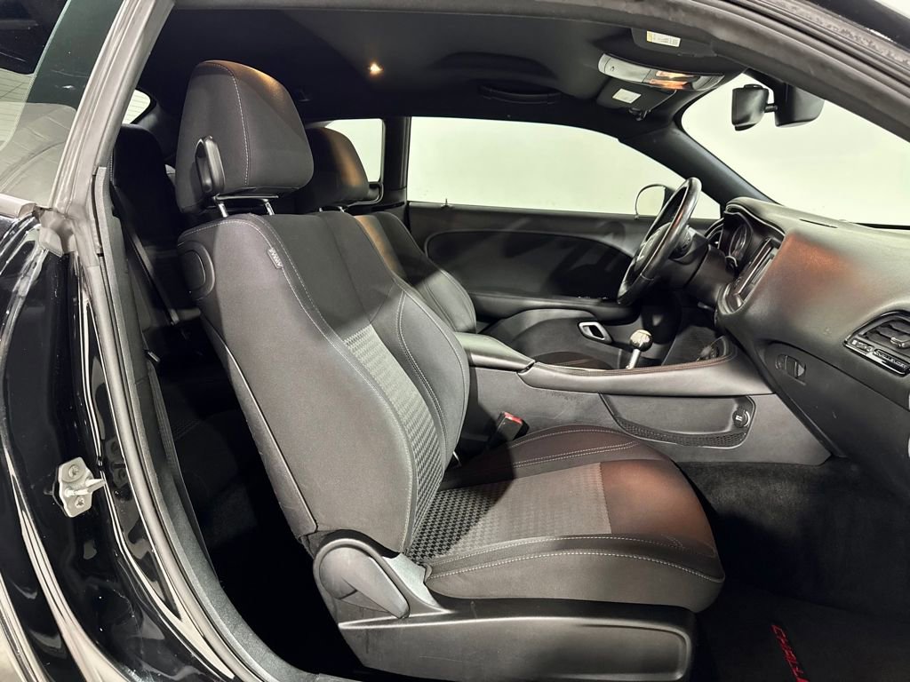 Used 2015 Dodge Challenger R/T w/ Quick Order Package 22B R/T image 21