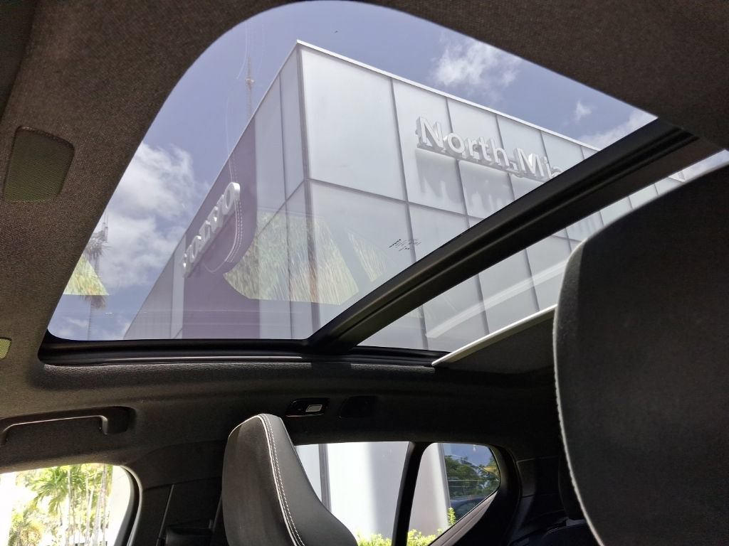 Certified 2023 Volvo XC40 Recharge Plus AWD/4WD image 6