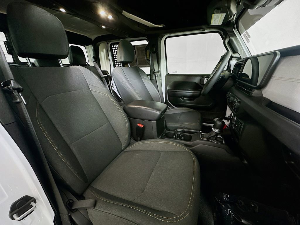 Used 2024 Jeep Gladiator Sport image 12