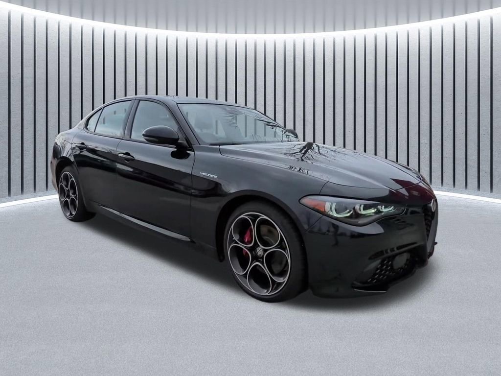 Used 2024 Alfa Romeo Giulia Veloce AWD/4WD image 2
