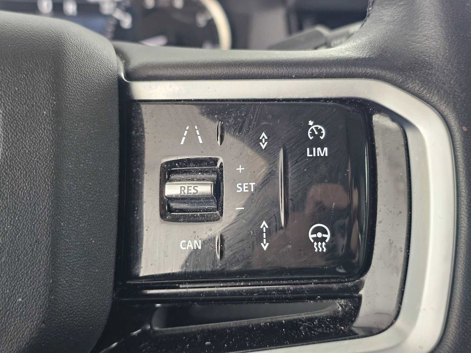 Used 2023 Land Rover Range Rover Evoque S image 28