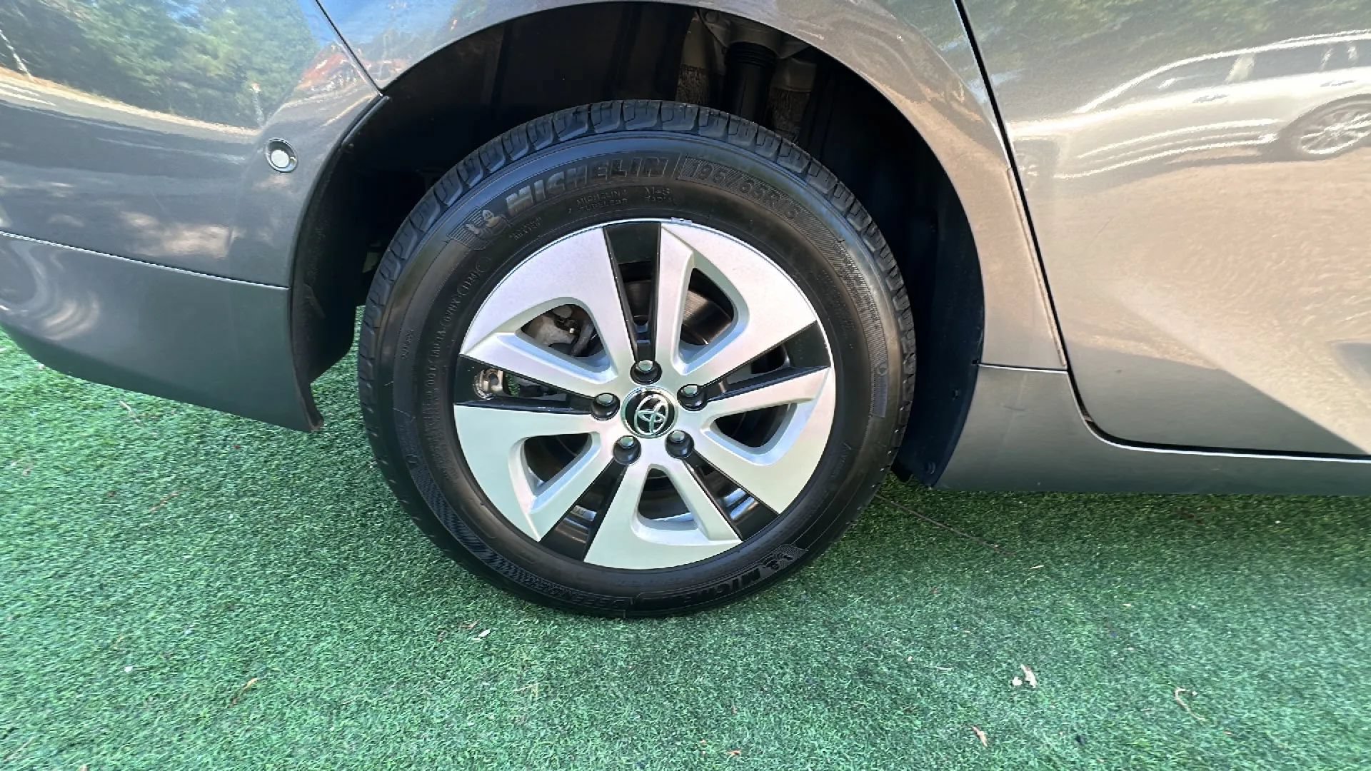 Used 2017 Toyota Prius Four w/ Advanced Technology Package FWD image 49
