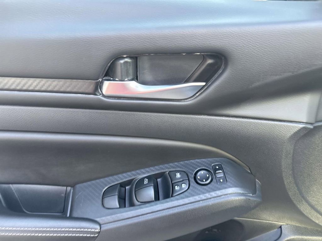 Used 2025 Nissan Altima 2.5 SV image 21
