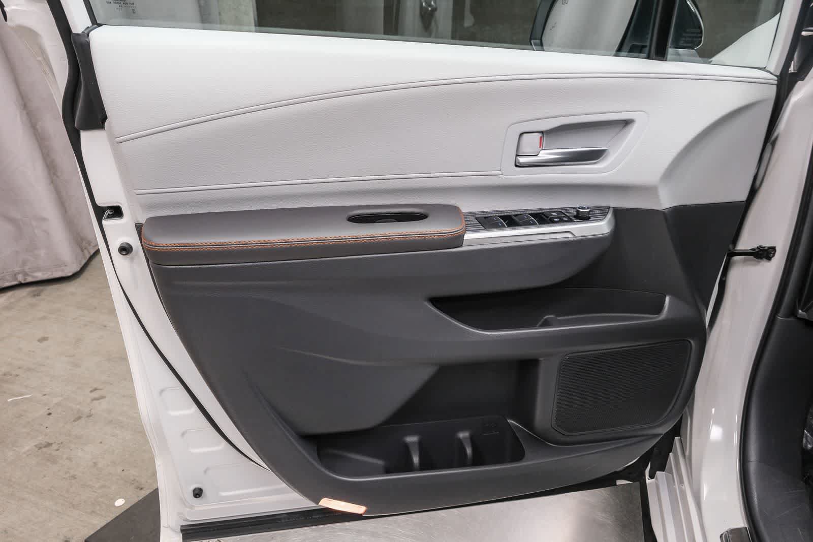 Used 2024 Toyota Sienna XSE w/ XSE Plus Package AWD/4WD image 24