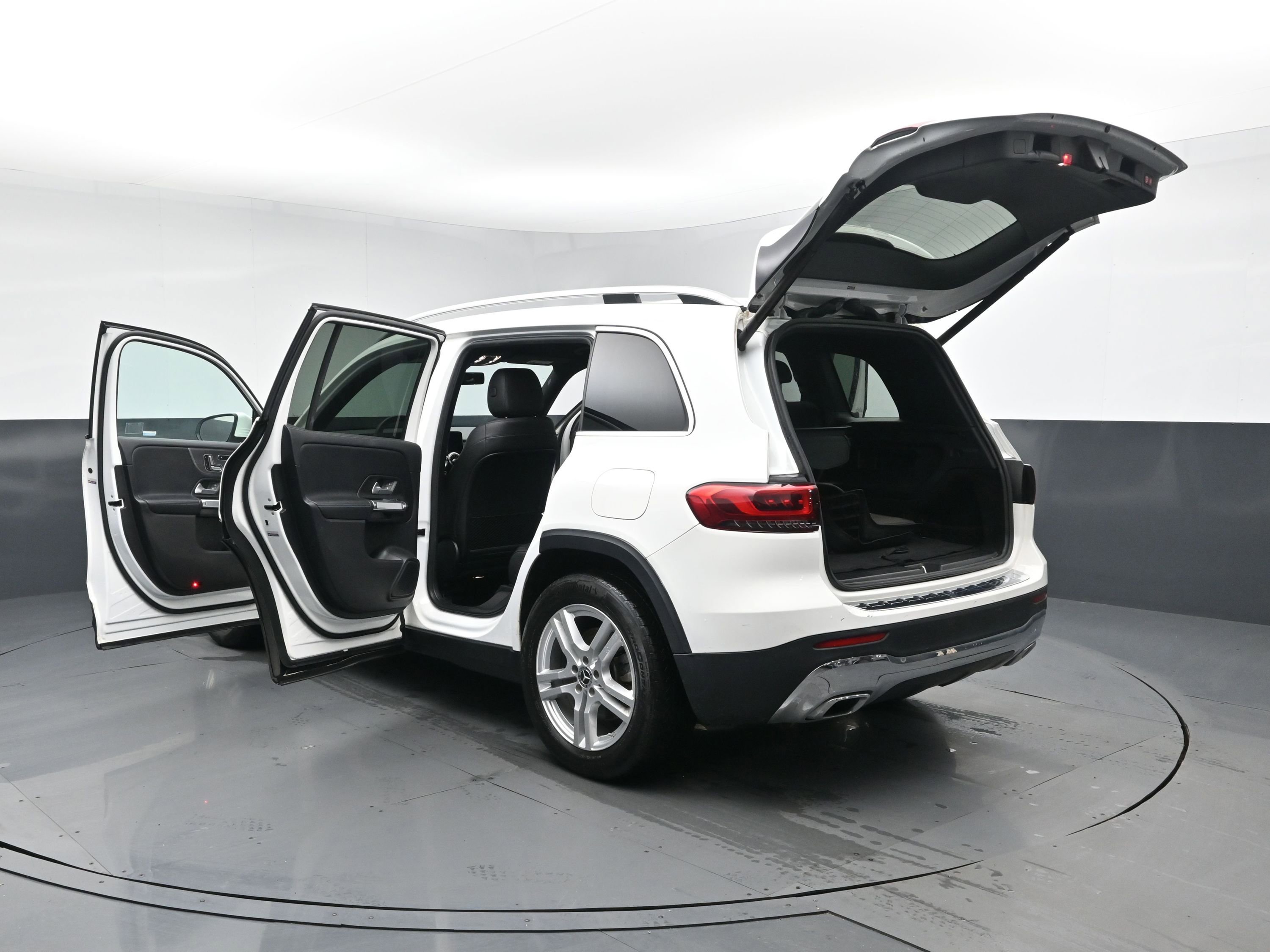 Used 2021 Mercedes-Benz GLB 250 4MATIC w/ Premium Package image 28