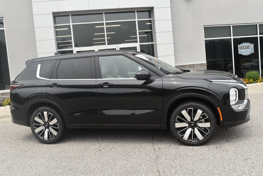 New 2026 Mitsubishi Outlander SE AWD/4WD image 2