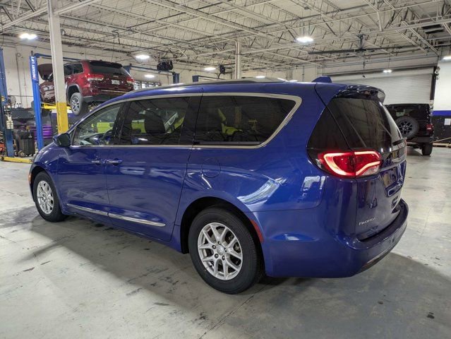 Used 2020 Chrysler Pacifica Touring-L FWD image 5