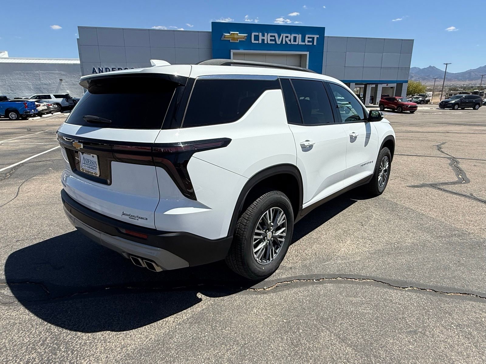 Used 2025 Chevrolet Traverse LT FWD image 5