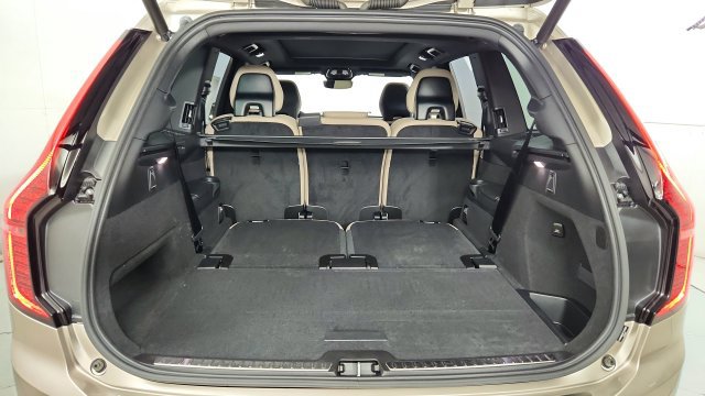 New 2026 Volvo XC90 T8 Plus w/ Protection Package Premier AWD/4WD image 46