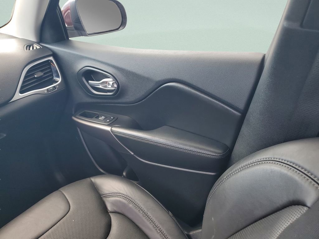 Used 2019 Jeep Cherokee Limited image 13