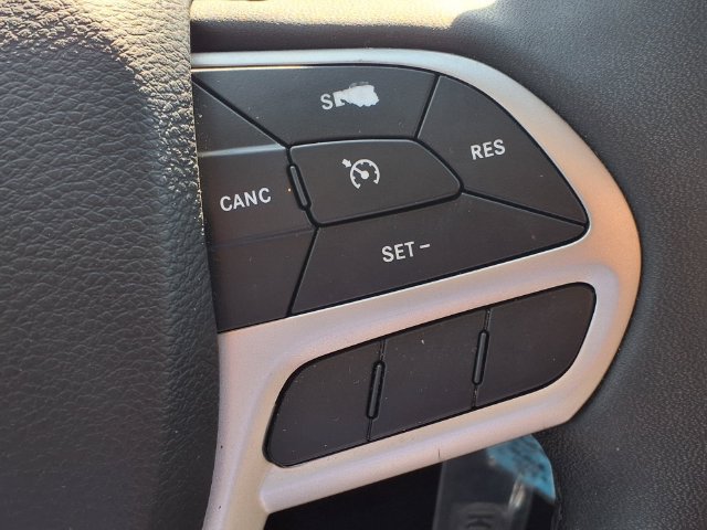 Used 2022 Jeep Cherokee Latitude AWD/4WD image 14