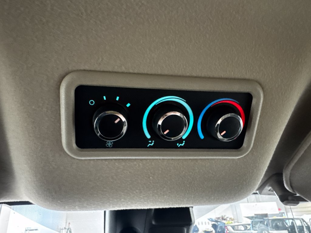 Used 2025 Chevrolet Express 3500 LT w/ LT Preferred Equipment Group RWD image 26