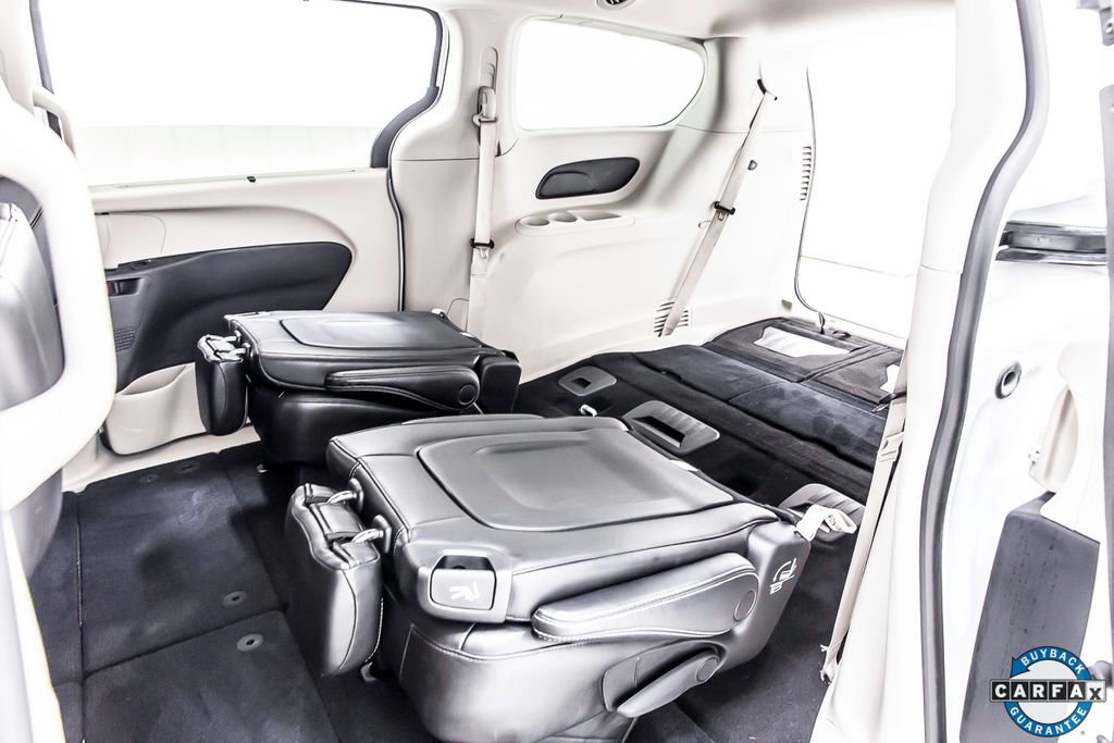 Used 2023 Chrysler Pacifica Touring-L image 35