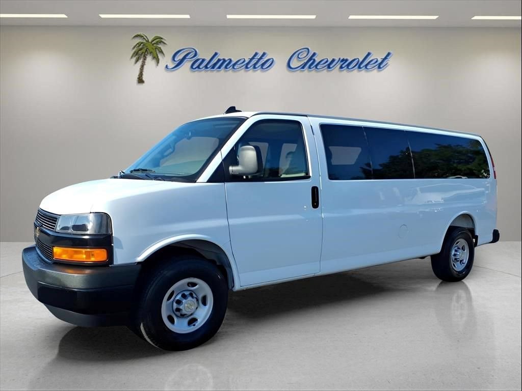Used 2025 Chevrolet Express 3500 LS RWD image 4