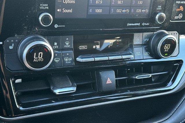 Used 2021 Toyota Highlander XLE FWD image 22