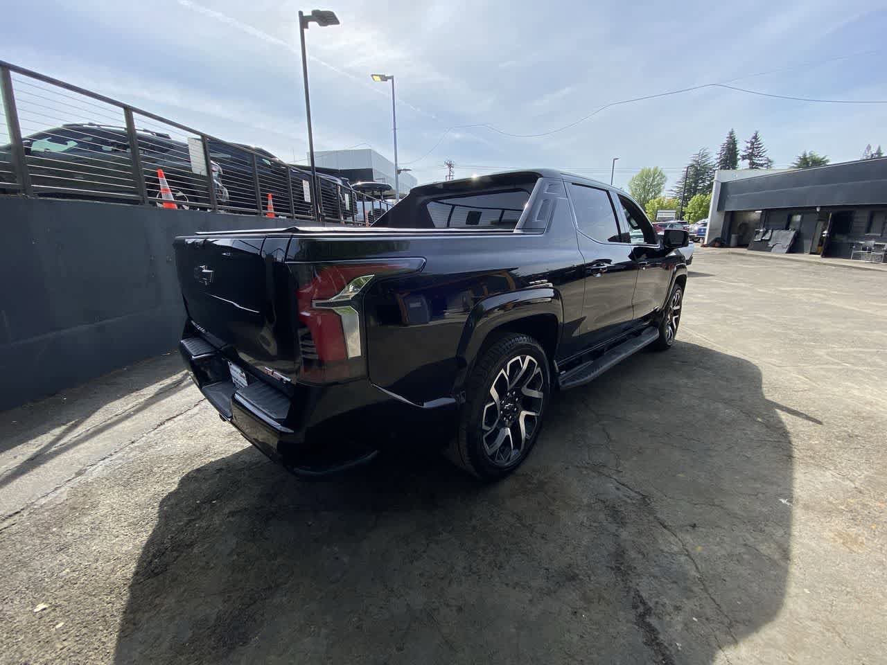 Used 2025 Chevrolet Silverado EV RST AWD/4WD image 6
