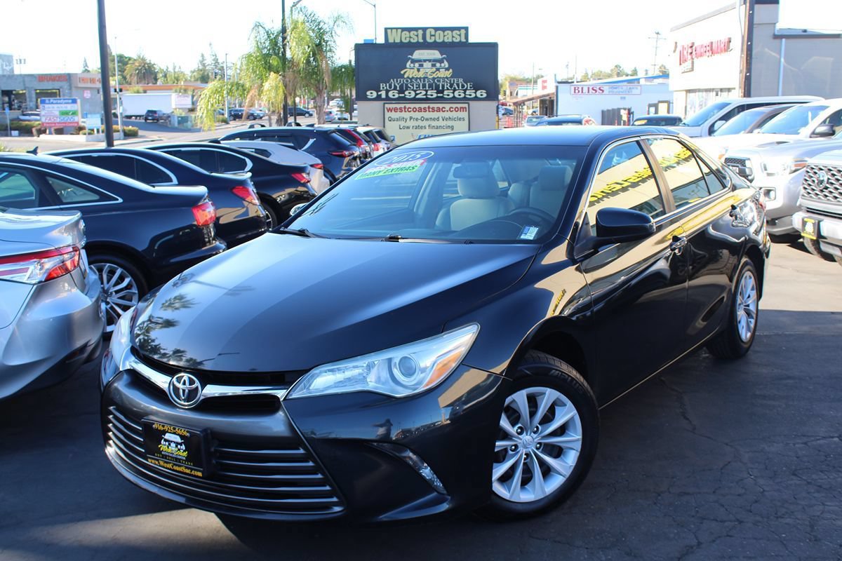 Used 2015 Toyota Camry LE FWD image 2