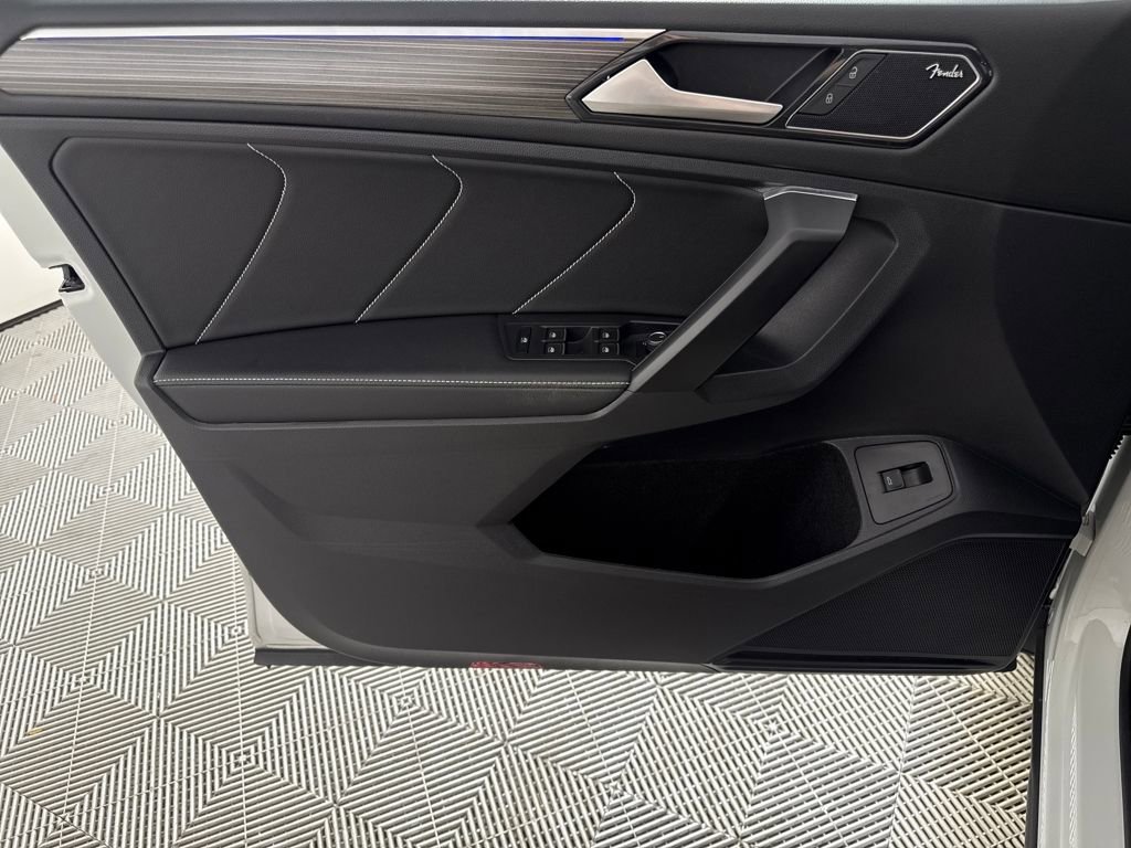 Used 2022 Volkswagen Tiguan SEL R-Line image 9