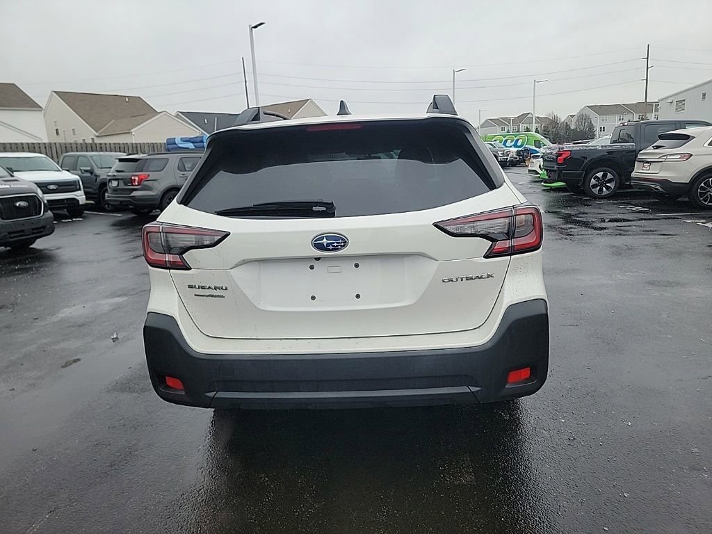 Used 2023 Subaru Outback Premium image 4