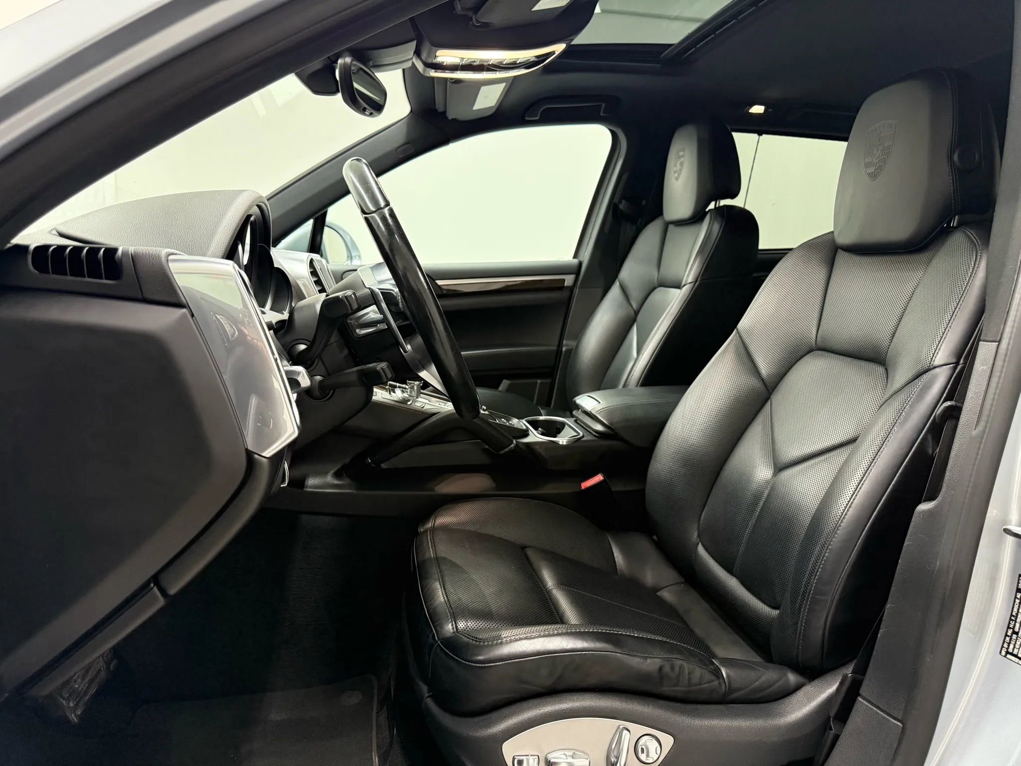 Used 2018 Porsche Cayenne Platinum Edition image 12