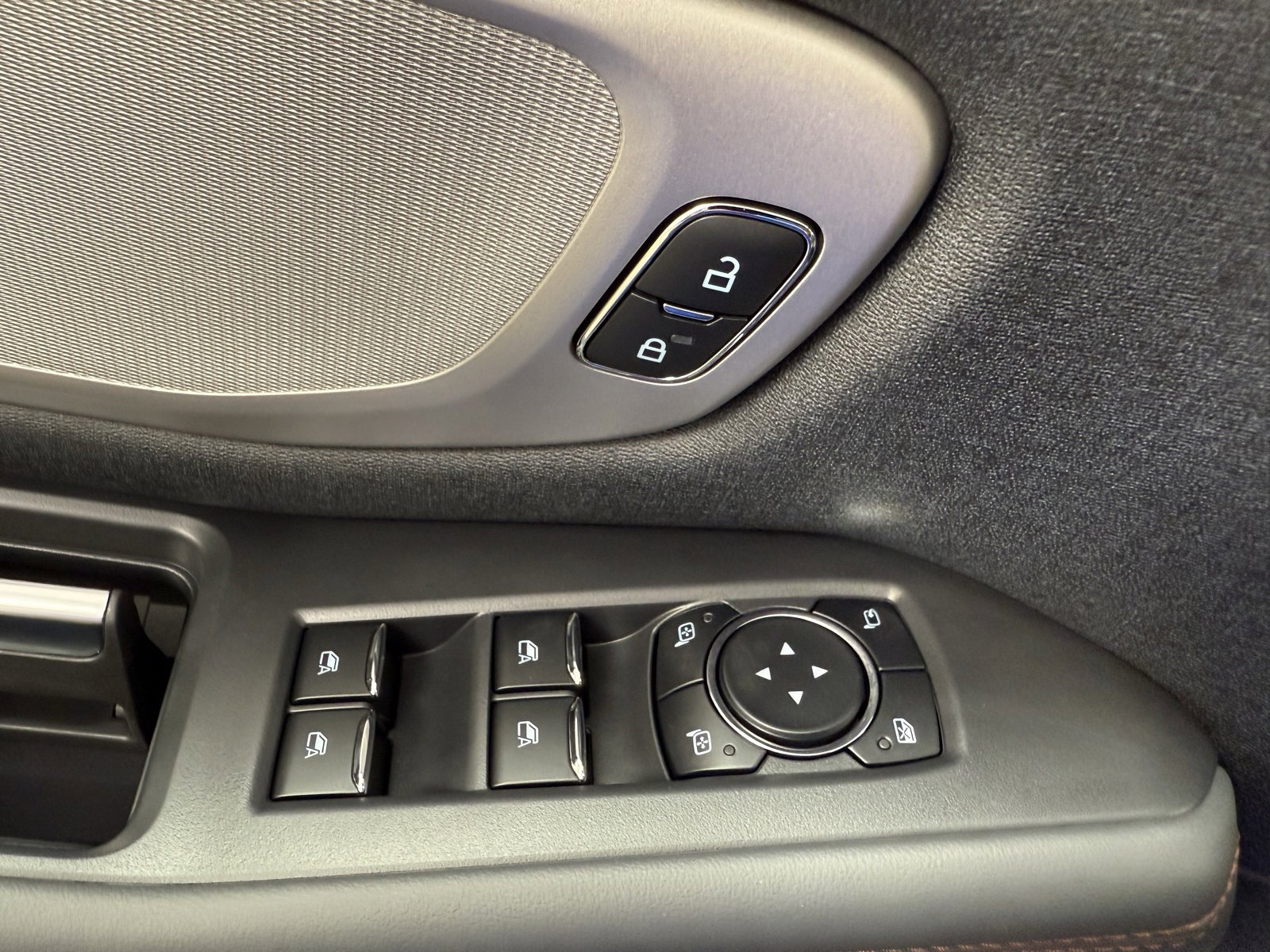 New 2025 Ford Expedition Active image 12