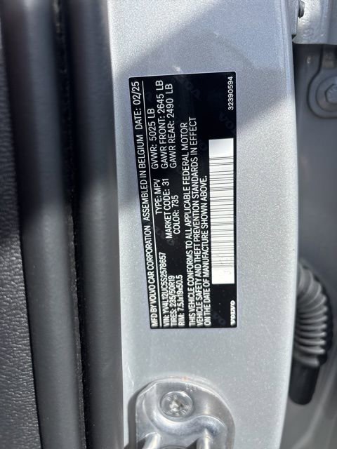 Used 2025 Volvo XC40 B5 Plus AWD/4WD image 29
