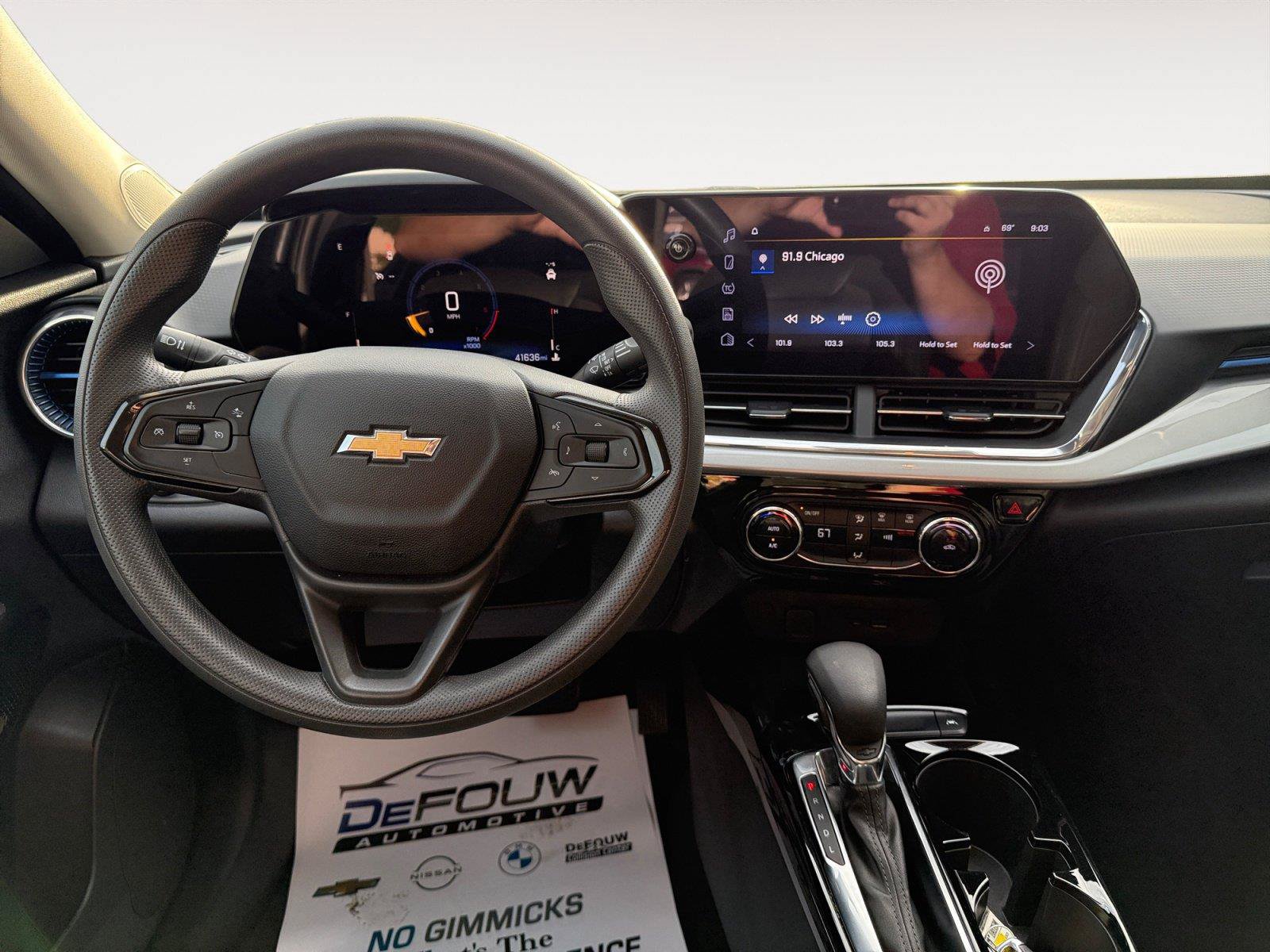 Used 2025 Chevrolet Trax LT FWD image 13