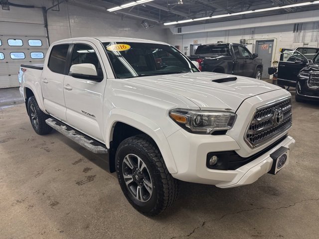 Used 2016 Toyota Tacoma TRD Sport image 8