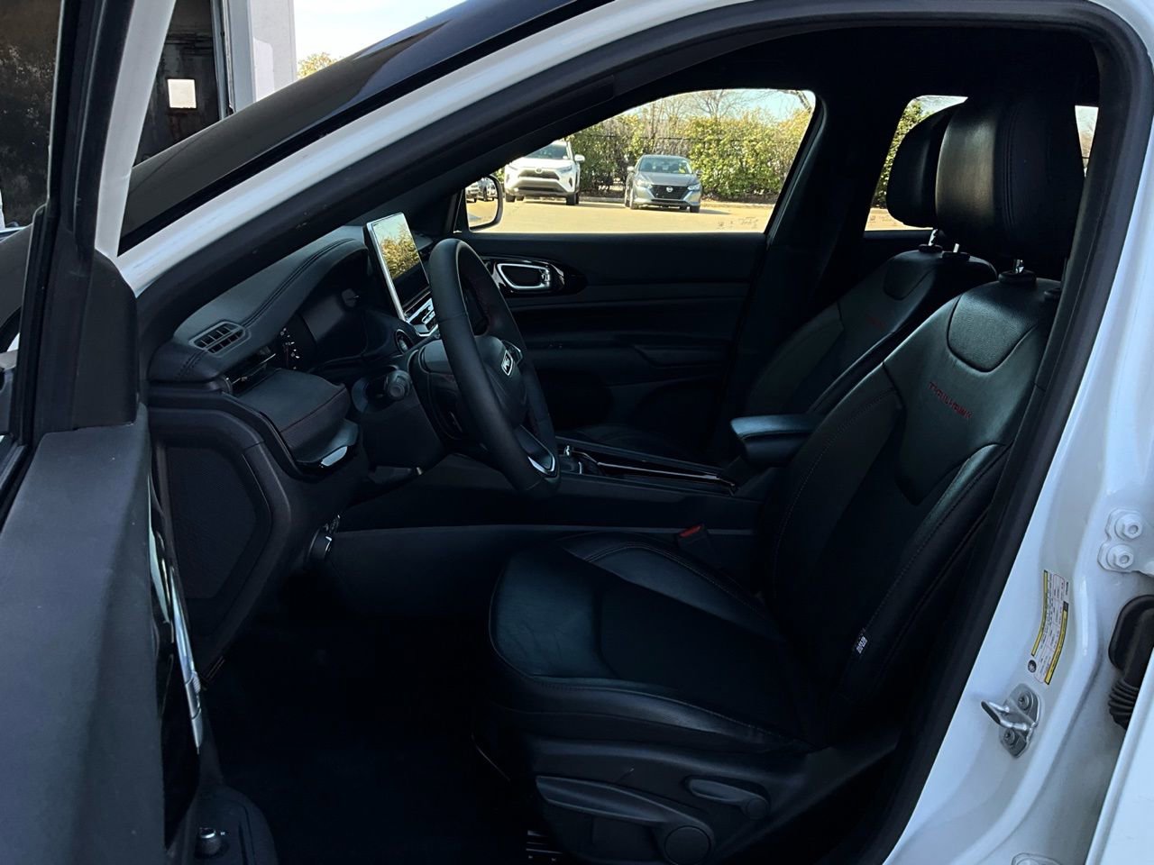 Used 2025 Jeep Compass Trailhawk image 10