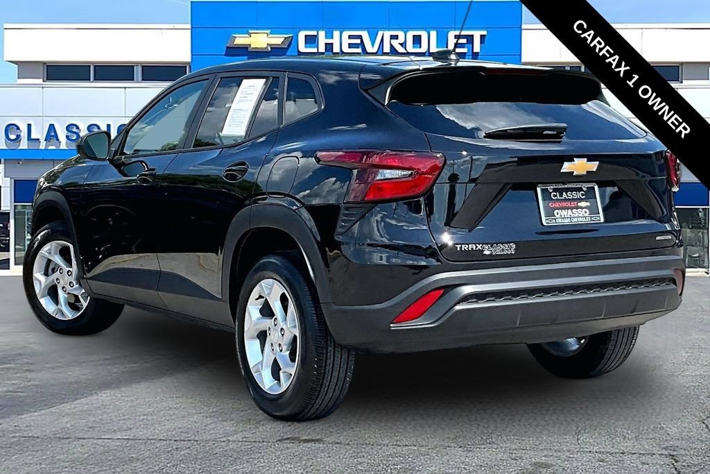 Used 2026 Chevrolet Trax LS w/ LS Convenience Package FWD image 3