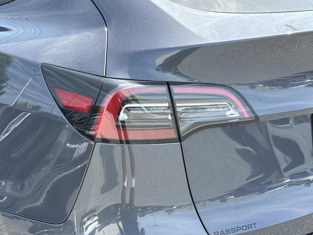 Used 2022 Tesla Model Y Performance AWD/4WD image 9