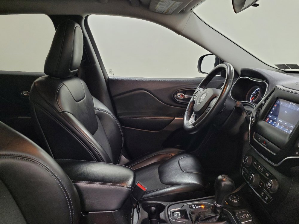 Used 2019 Jeep Cherokee Latitude Plus AWD/4WD image 21