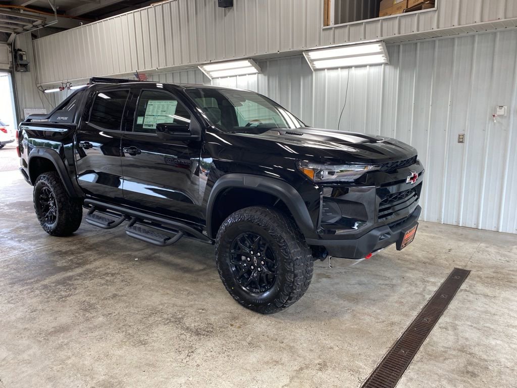 New 2025 Chevrolet Colorado ZR2 w/ Midnight Edition image 5