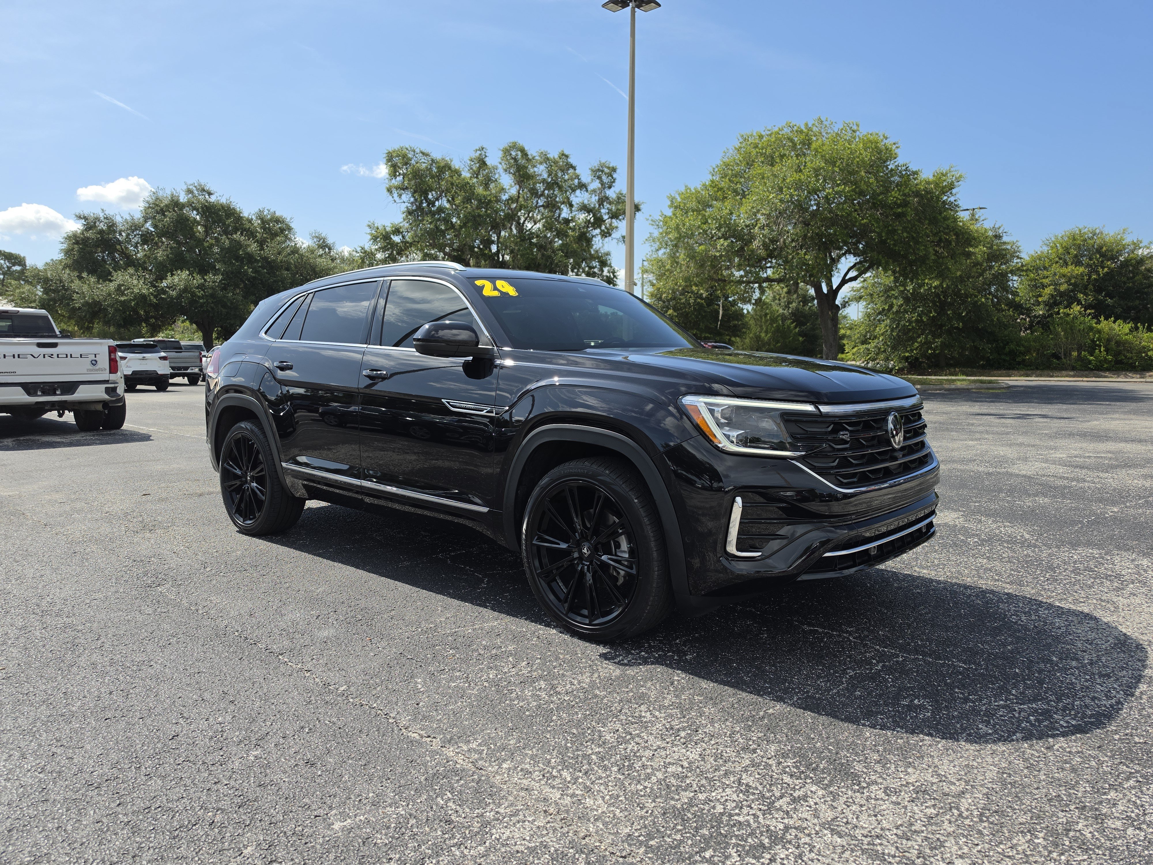 Used 2024 Volkswagen Atlas Cross Sport SEL Premium R-Line AWD/4WD image 2