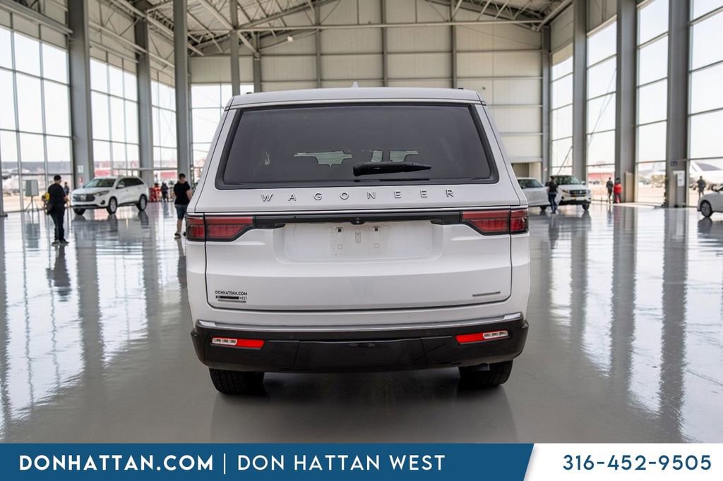 Used 2023 Jeep Wagoneer Series III w/ Preferred Equipment Group AWD/4WD image 39