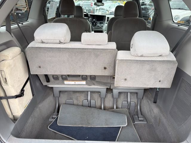 Used 2018 Toyota Sienna LE FWD image 27