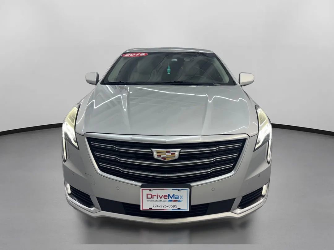 Used 2019 Cadillac XTS Luxury image 2