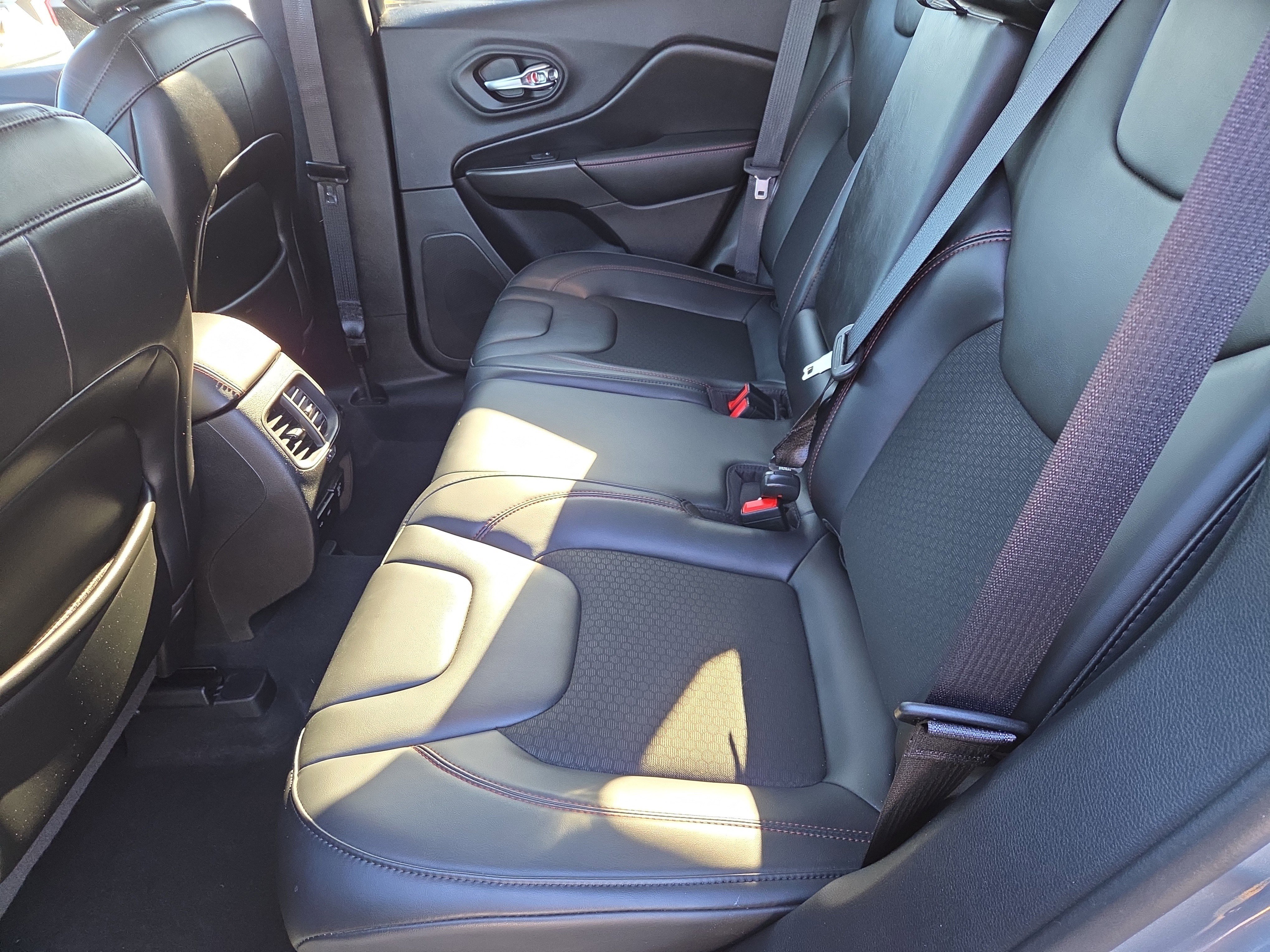 Certified 2020 Jeep Cherokee Trailhawk w/ Comfort/Convenience Group image 7