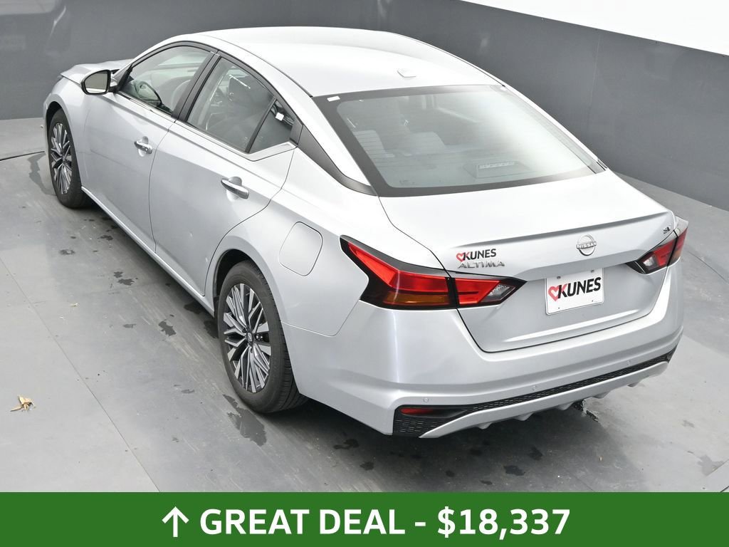 Used 2023 Nissan Altima 2.5 SV FWD image 44