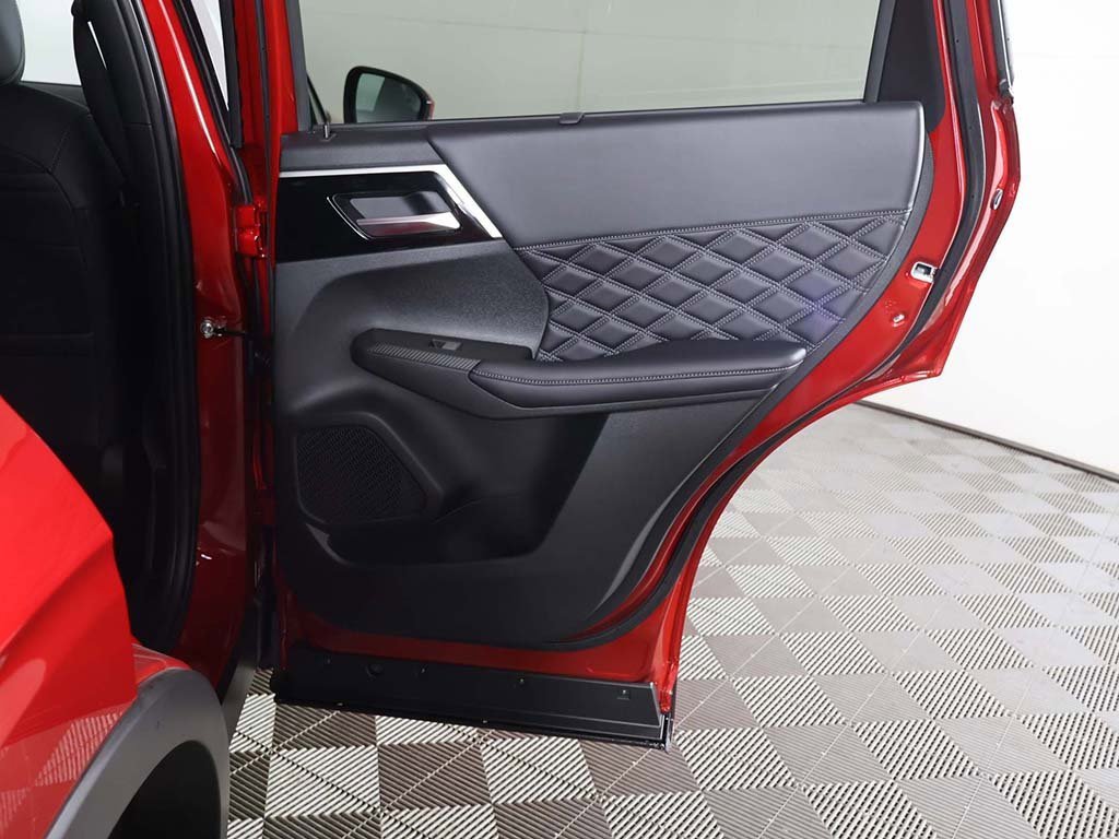 New 2025 Mitsubishi Outlander SEL image 29