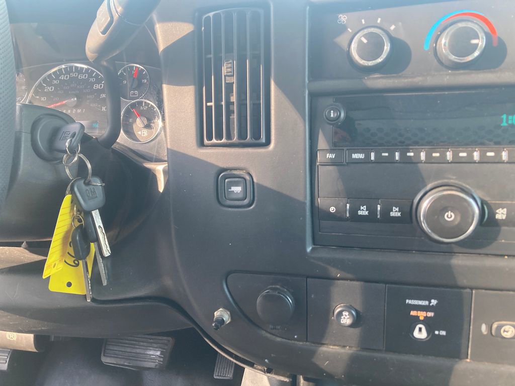 Used 2018 Chevrolet Express 2500 w/ Driver Convenience Package image 21