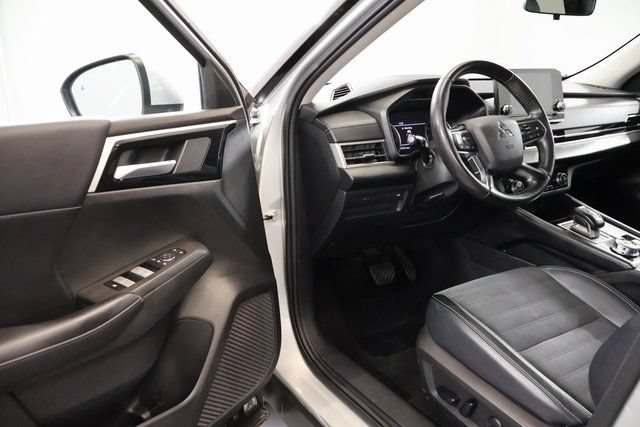 Used 2024 Mitsubishi Outlander SE AWD/4WD image 8