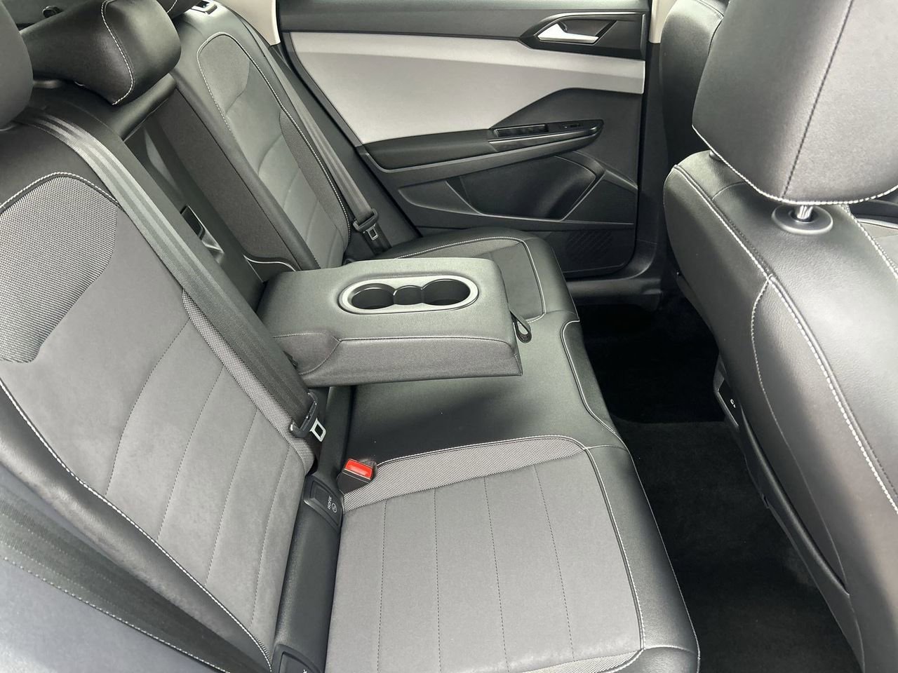 Used 2023 Volkswagen Taos SE image 9