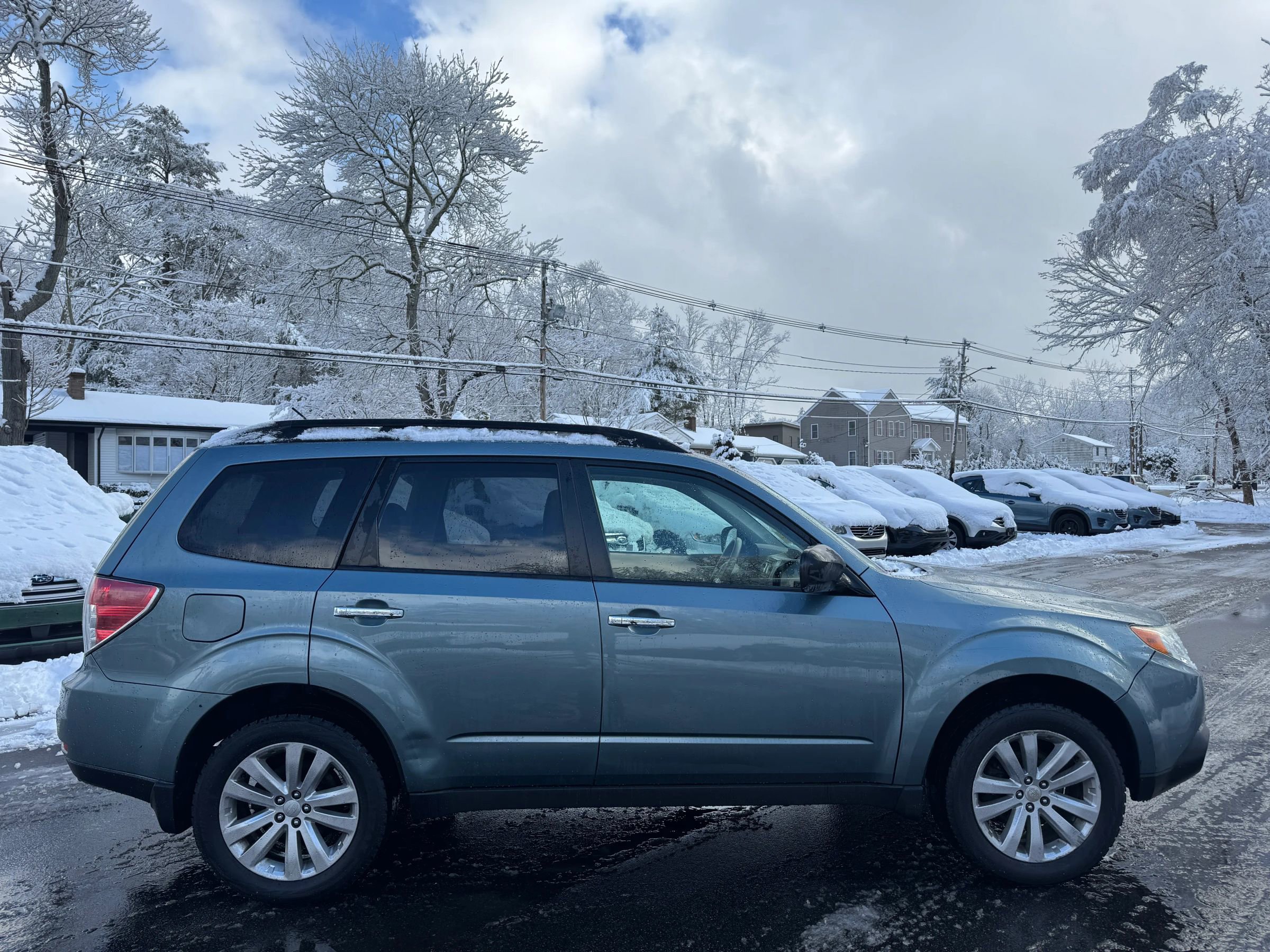Used 2012 Subaru Forester 2.5X Premium w/ All-Weather Pkg image 4