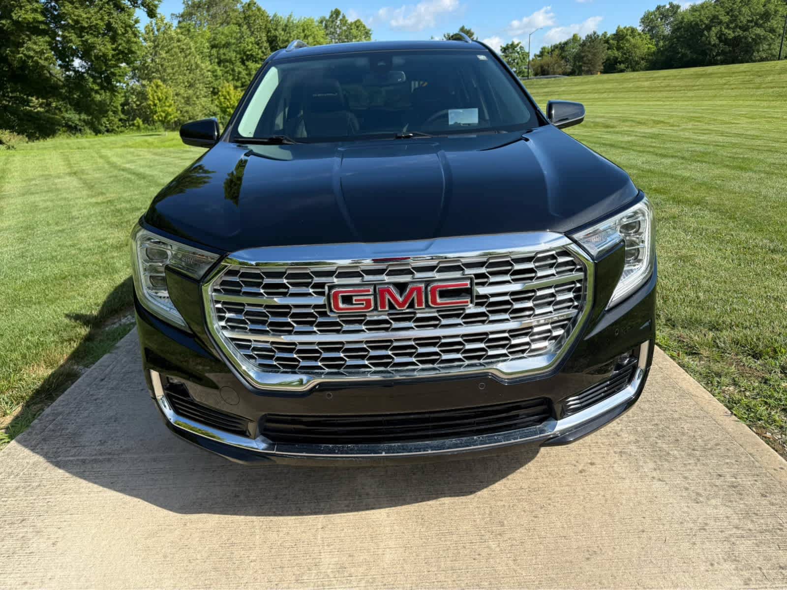 Used 2022 GMC Terrain Denali w/ LPO, Floor Liner Package AWD/4WD image 8