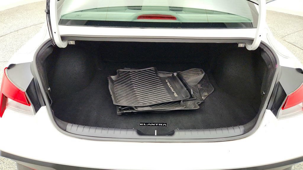 Used 2024 Hyundai Elantra SE FWD image 20