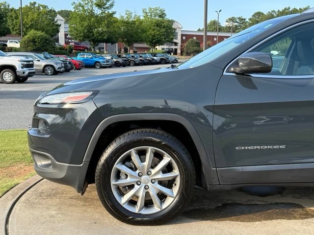 Used 2018 Jeep Cherokee Limited AWD/4WD image 12