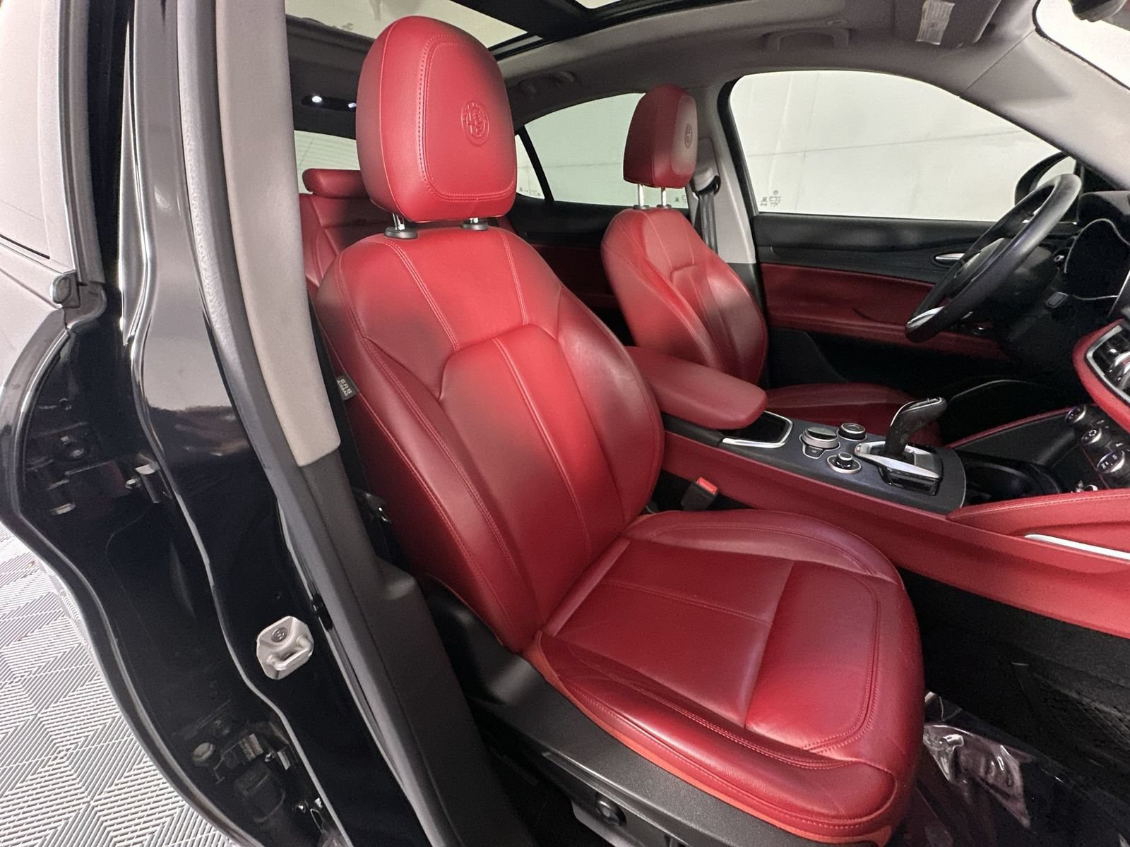Used 2020 Alfa Romeo Stelvio Sport w/ Quick Order Package 22K Sport RWD image 27