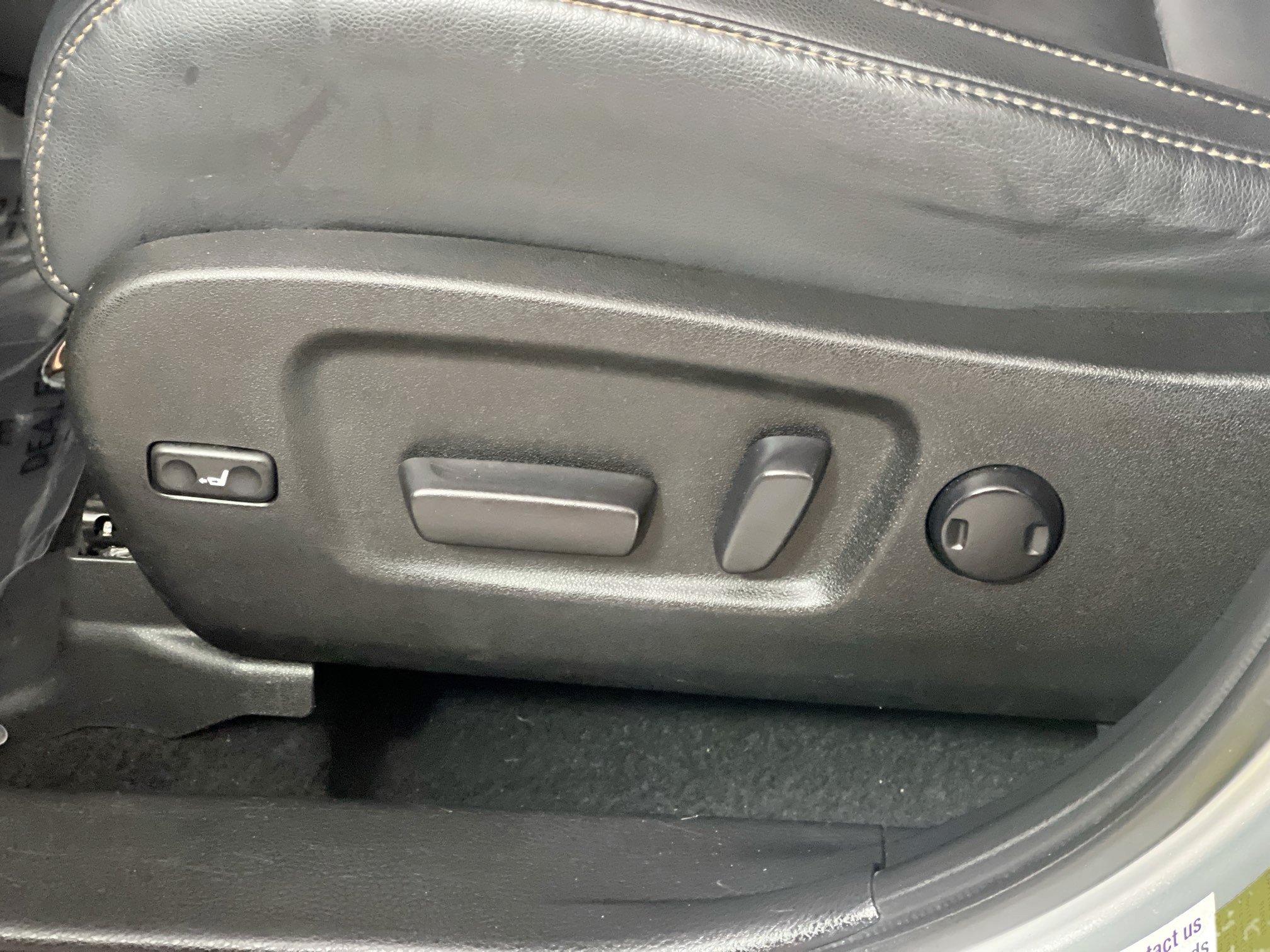 Used 2019 Toyota Highlander XLE FWD image 16