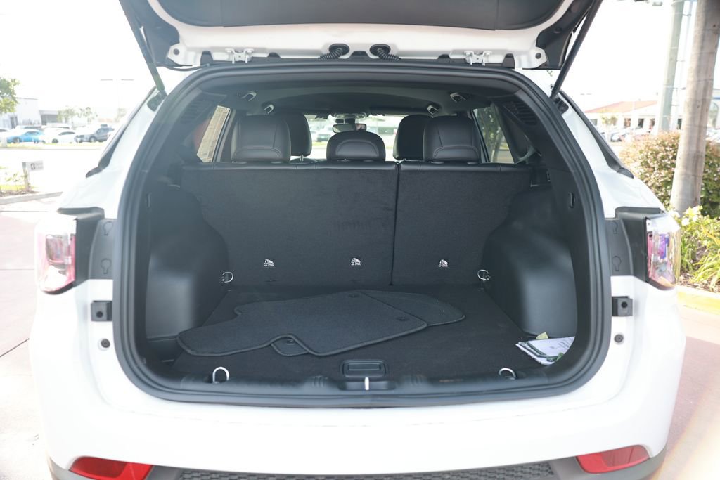 New 2026 Jeep Compass Latitude image 31